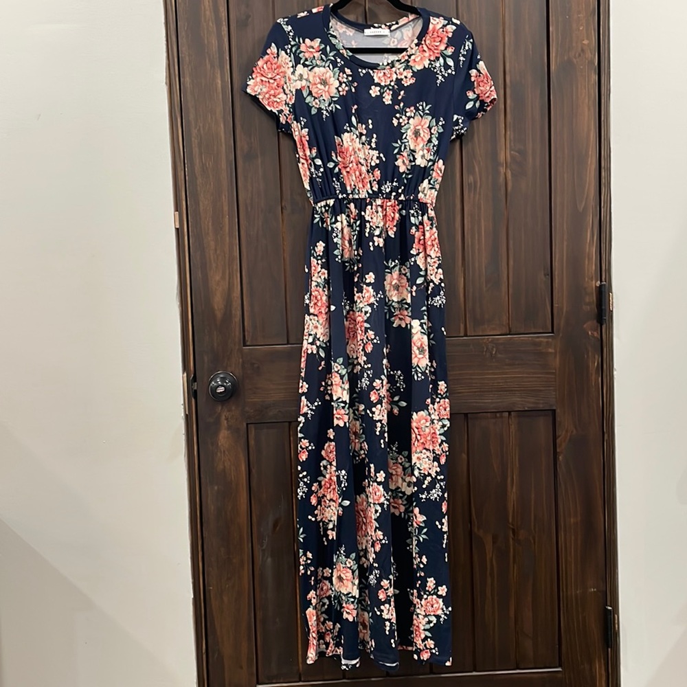 Beautiful dress!!